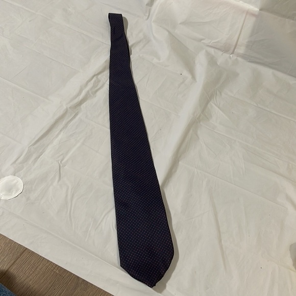 Bert Pulitzer mens navy and red polka dot tie, like new condition 3.5”W by 57”L - Picture 5 of 7